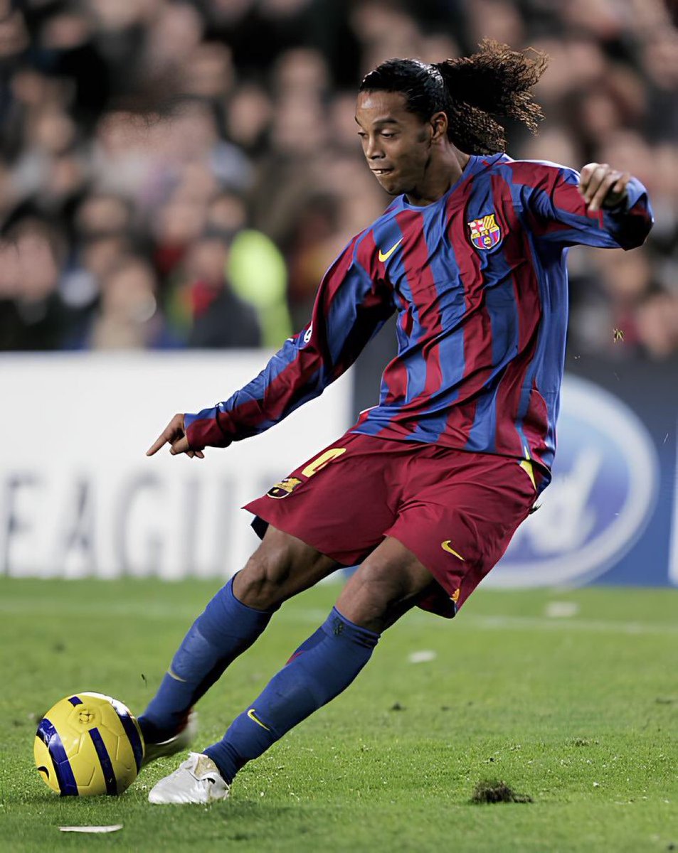 futnostalgico's tweet photo. O jogador. O uniforme. A chuteira. A bola. https://t.co/YFbw5KB9vT