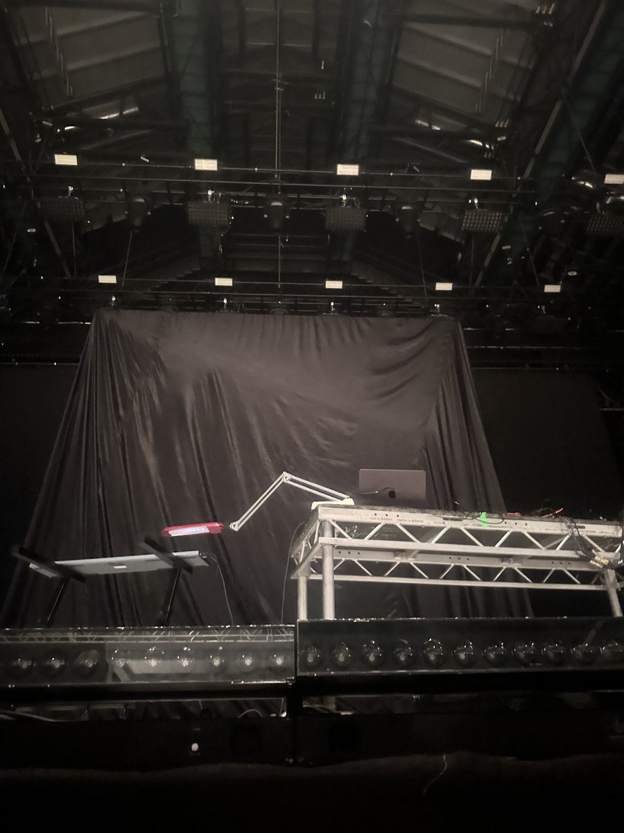 ከለላ tweet media