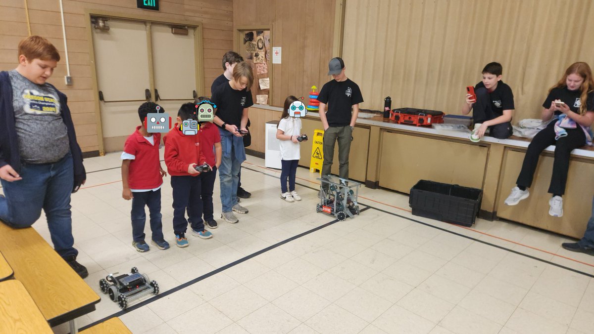 Skynet_Robotics's tweet image. Skynet went to Cascade Heights with Gearburners (our schools middle school robotics team) last year to show off our robots. It was great to get to see all the smiles from the kids. We also received heart warming letters from the kiddos a few weeks later.