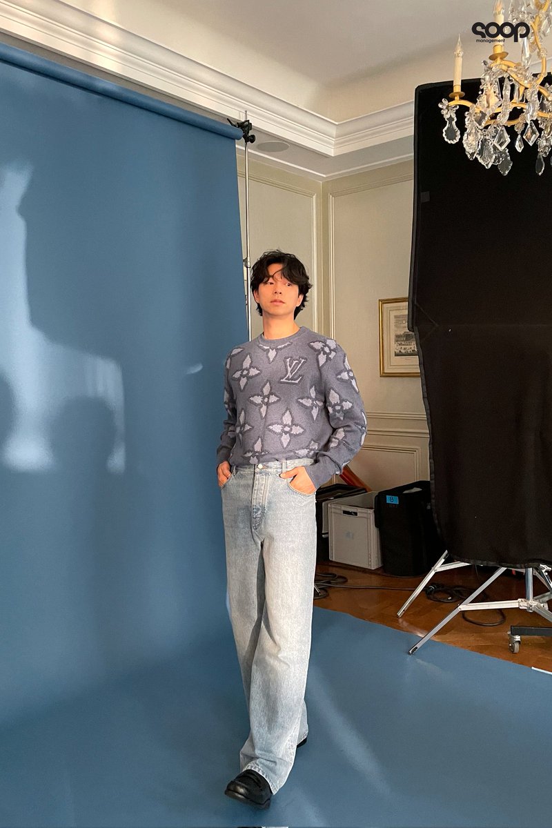 gongyoosimp's tweet photo. gong yoo effortlessly being the finest model 🫠 https://t.co/fAYvfuxlEB
