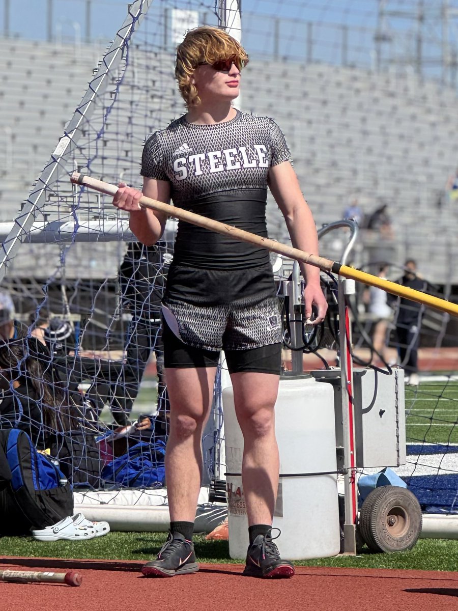 jeffords2027's tweet photo. New pole vault PR of 12’ today at the Unicorn Relays. 💪 🎉 #pr #polevault @SK_Track_Field https://t.co/4OjHa9KgQU