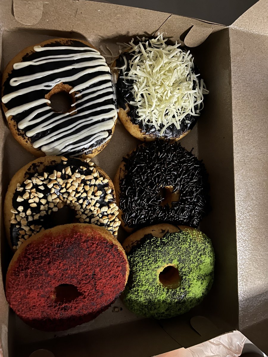 shopistcated's tweet photo. it’s donut time, nyam nyam nyam https://t.co/a5nUjuqAai