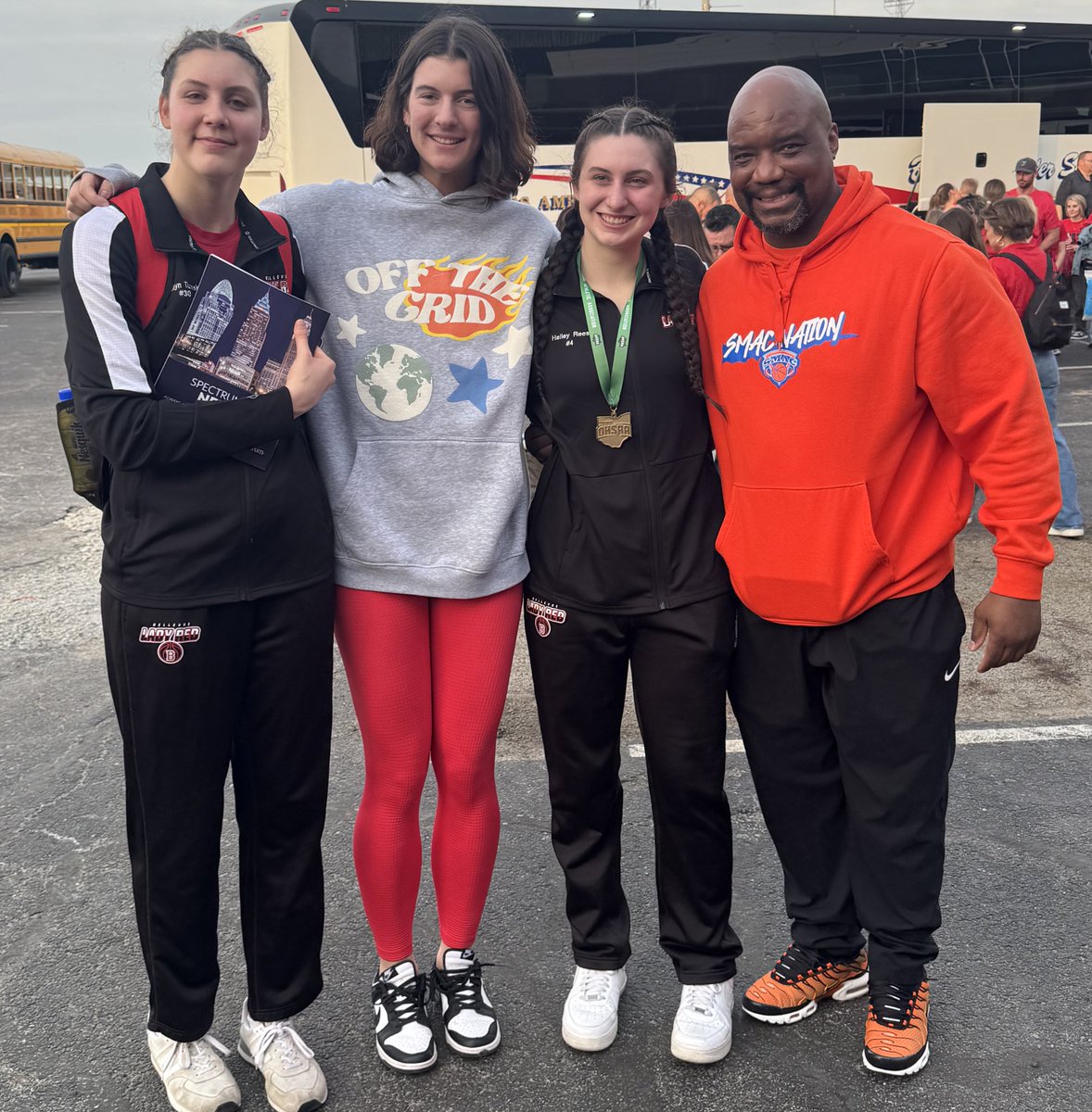 kelley_rees's tweet image. Thankful for the support of Carlos and @eszter350!! They have come to many games this year and were there in the biggest moments supporting our girls.
💙🧡SMAC Family