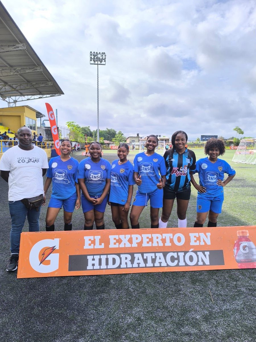GobChoco's tweet photo. 🏆⚽️ | ¡La emoción del fútbol llegó a Quibdó!
Con la participación de 75 equipos de distintos municipios, inició la Copa Gatorade 5 vs 5 en el Estadio de la Normal. Delegaciones de Río Quito, Nóvita, Tadó, Palenque y más competirán hasta el 16 de marzo. ⬇️✨🔥 #CopaGatorade https://t.co/2C0y33S11U
