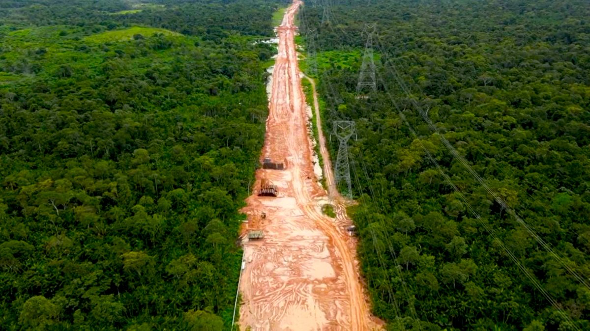 Ich bin ein großer Befürworter der jährlichen UN-Weltklimakonferenzen, aber was gerade in Vorbereitung zur COP30 in Brasilien geschieht ist völliger Wahnsinn. Damit die Teilnehmer den Veranstaltungsort gut mit dem Auto erreichen können, wird gerade diese 13km lange Schneise in