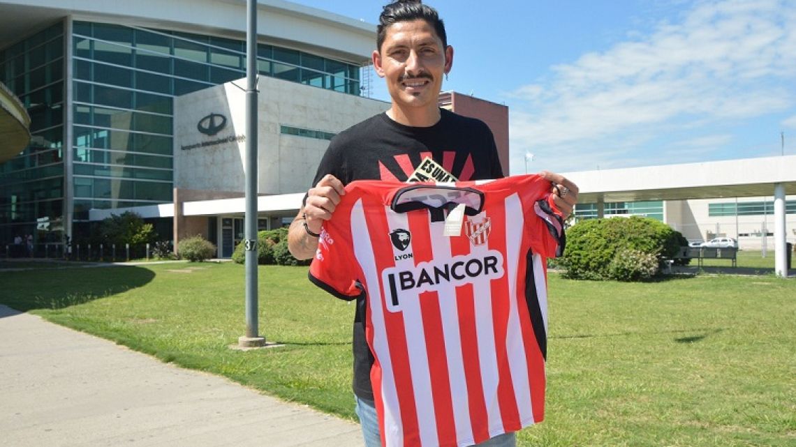 Estamos en TERCER TIEMPO charlando con Alejandro Faurlin.
"Sigo al club firmemente, pero una cosa es escucharlo y otro verlo en vivo. Estoy sorprendido para bien con #Instituto. Es buenísimo saber que está progresando"