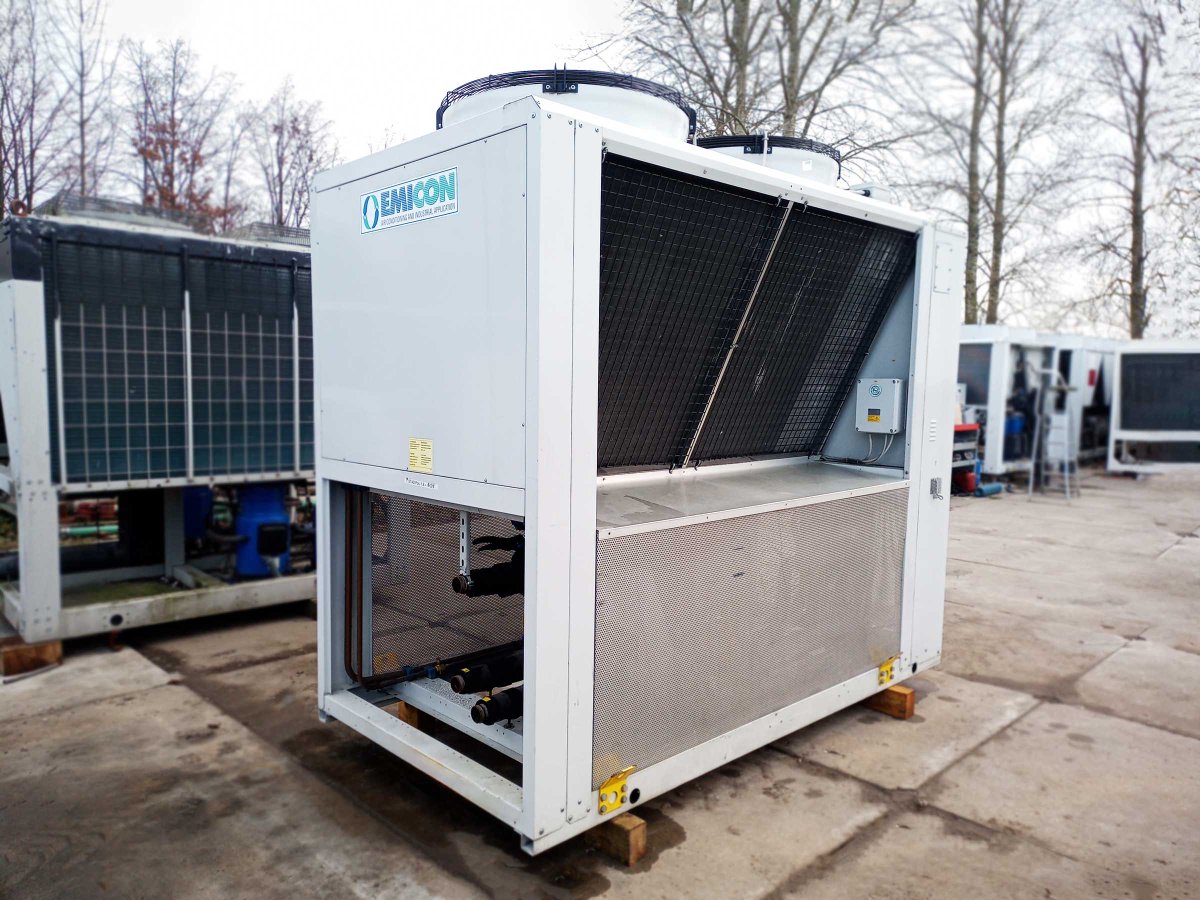 myclima_gr's tweet photo. Μεταχειρισμένος Ψύκτης Emicon 140kw (12/7-35°C) ψύξη , μοντέλο 2012, 2 ψυκτικά κυκλώματα, 2 συμπιεστές Bitzer scroll , ψυκτικό ρευστό R410 , εναλλάκτης πλακοειδής , 2 ανεμιστήρες , χωρίς υδραυλικό εξοπλισμό . Ώρες λειτουργίας 17996/12549 h και με εγγύηση 6 μηνών. https://t.co/OsiCF1CZ2Z