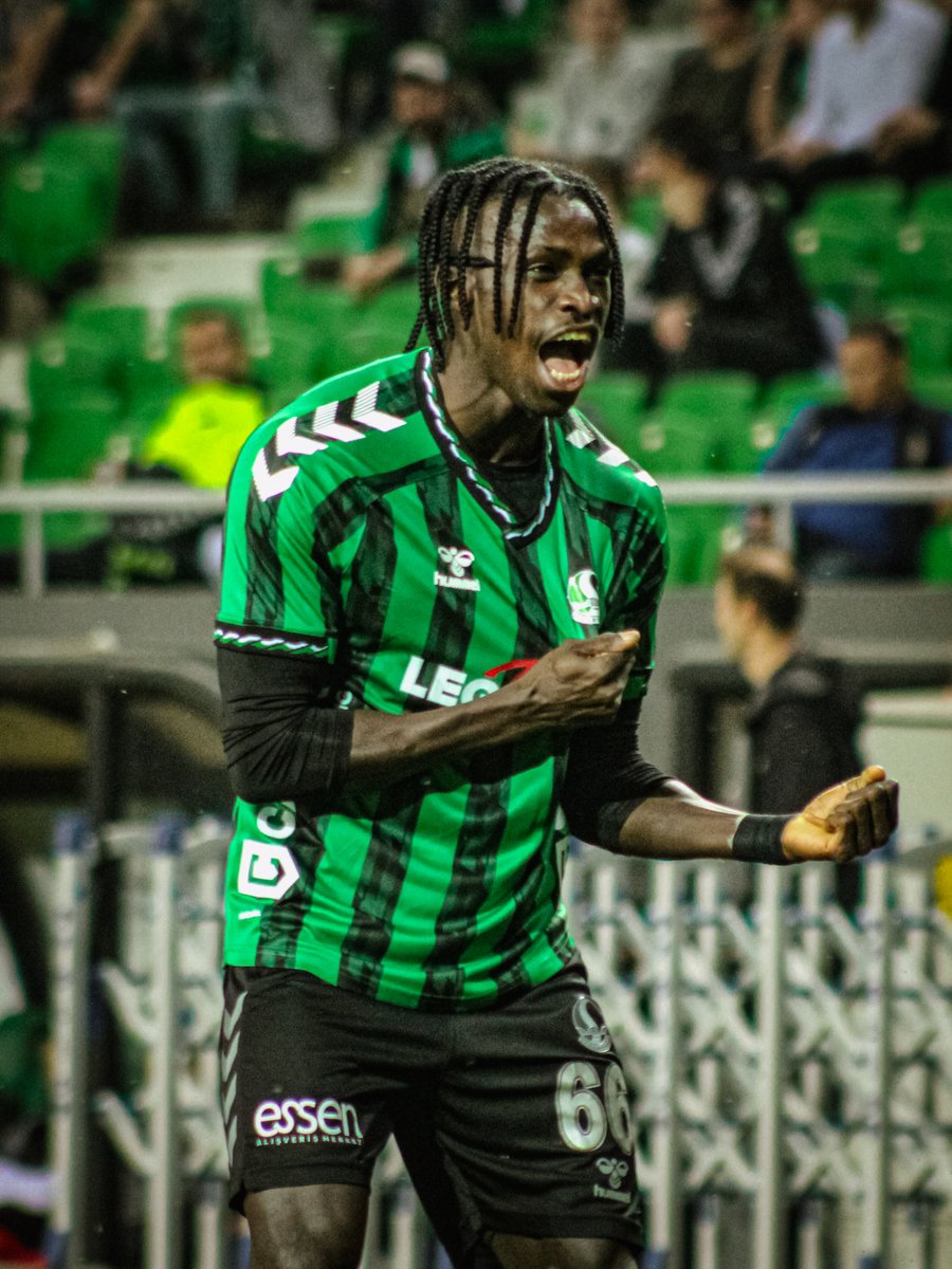 Sakaryaspor's tweet photo. 💪🏻📸 Müsabakanın ilk yarısından kareler.
#SAKvYMS https://t.co/uyDLRK3zAt