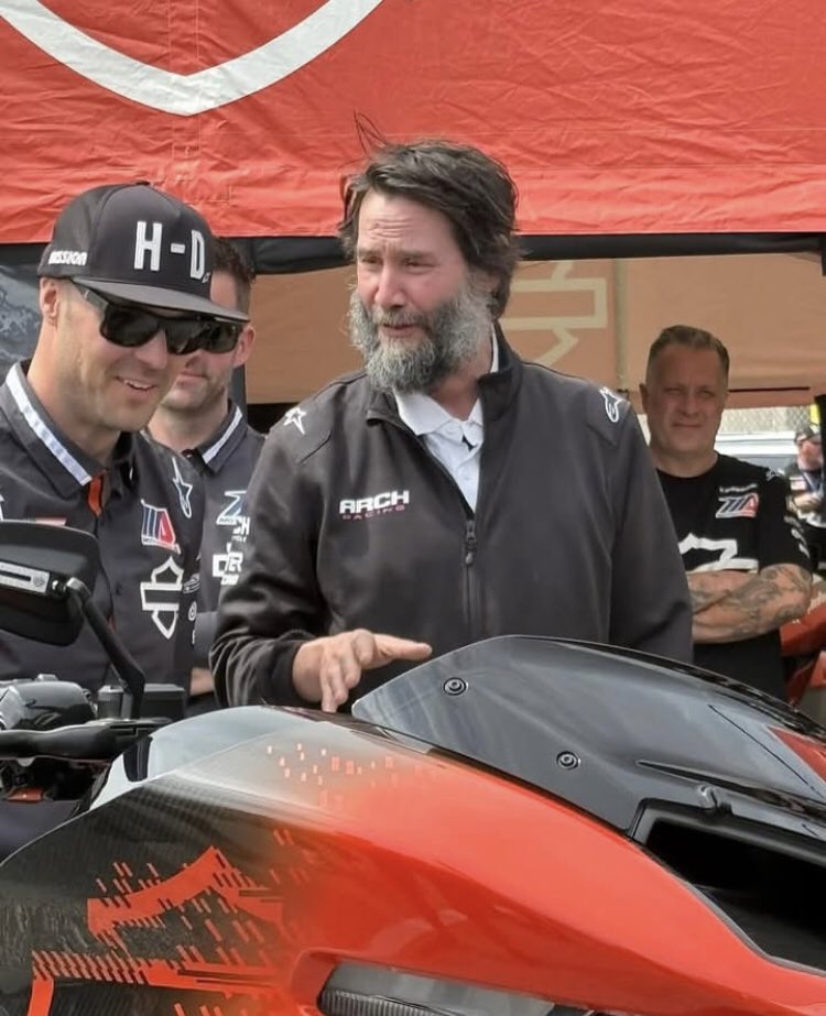 Everythingkeanu tweet media