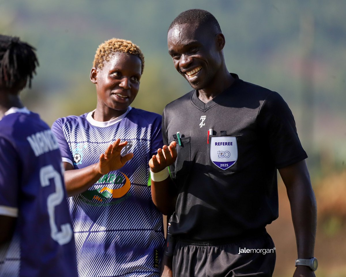 JaleMorgan3's tweet photo. Fair play and friendship reign supreme. Kampala Queens skipper Shamirah Nalugya shares a light moment with the referee ⚽🤝 #GameOfRespect #FootballUnites
@NalugyaShamirah https://t.co/SMuLS11M7A