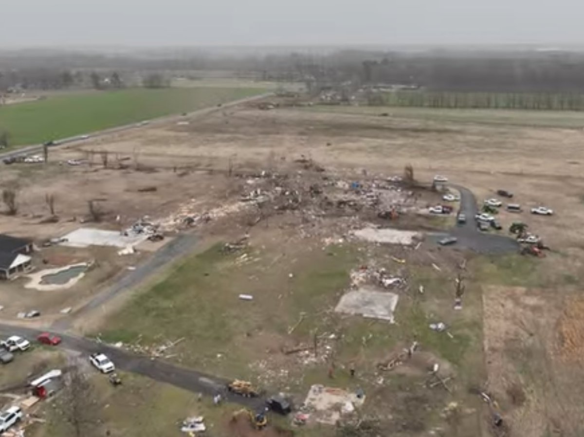 slabbed homes in diaz arkansas (tornado from last night)

picture credit <a href="/Gio_wx/">Giovanni Rizzotti</a>
