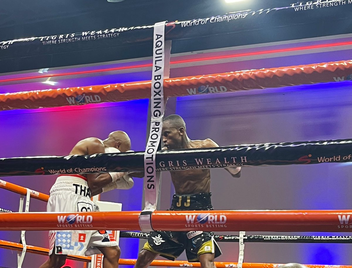 SimplyCarol8's tweet image. So good seeing Sonjica and Bonokoane back in the ring!! 🔥🔥🔥 @AquilaBoxing #TheStorm @SuperSportTV #SSBoxing