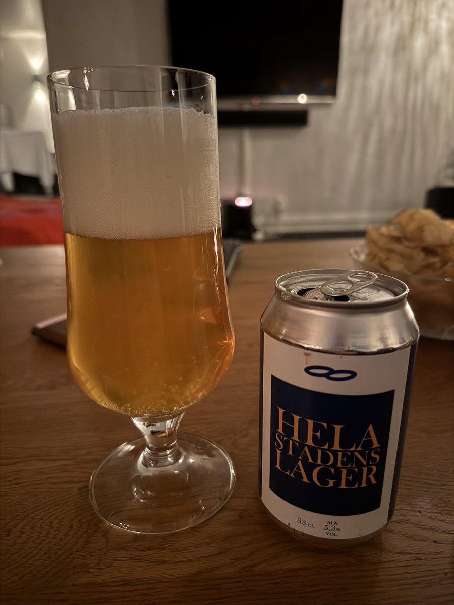 hugoakee's tweet photo. Bättre sent än aldrig! En fin öl från en fin kille @grandmasterC88, skål 🍻 https://t.co/IWsXCY8fZm