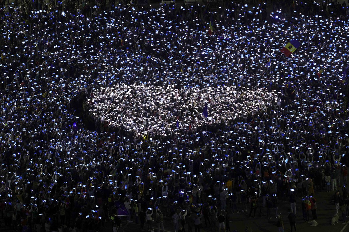 AlexandruC4's tweet photo. Romania - "Pro Europe manifest" https://t.co/w5s1qnBIYq