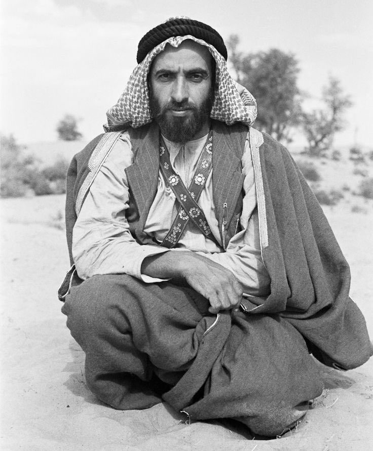 محشوم عن قول الردى والسرابيت
ياللي فعولك في المجرة صداها

أبيض بياض الثلج في السمت والصيت
ولا ينقدك غير الرخوم البلاها 

يالله عسى قبرك خزامى المنابيت 
وقبور عدوانك سعير تحماها