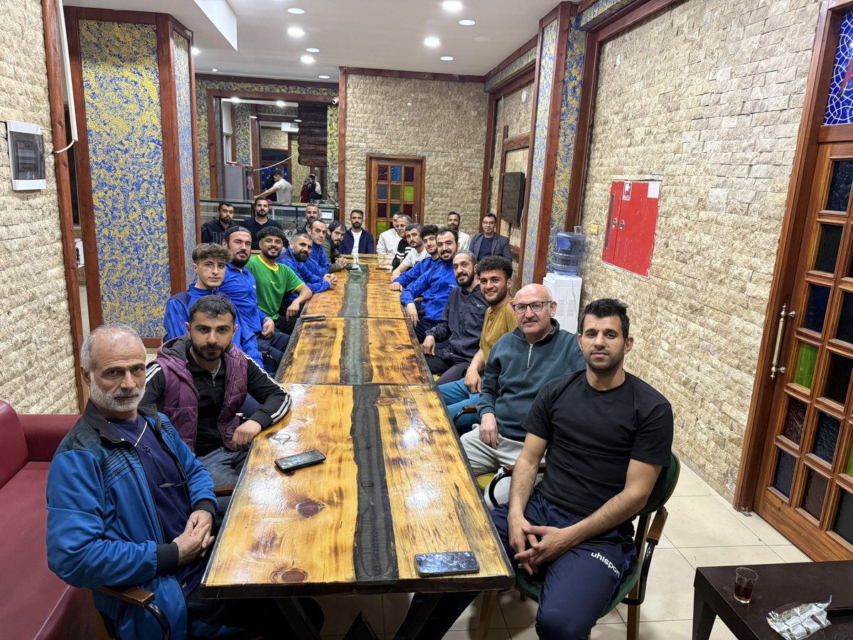 batuhandaskol's tweet photo. Demokrasi ve Birlik Derneği Yönetim Kurulu olarak, Adıyaman Belediyesi Spor Kulübü Başkanı ve yöneticilerinin nazik iftar davetine katılım sağladık. İftar yemeğinde, Adıyaman Belediyesi Spor İşitme Engelliler Futbol Takımı oyuncularıyla bir araya gelerek sohbet etme imkânı bulduk.

Takımın yarın oynayacağı müsabaka öncesinde kendilerine başarı dileklerimizi ilettik. Bu anlamlı davetleri ve misafirperverlikleri için Adıyaman Belediyesi Spor Kulübü Başkanı ve yönetim kuruluna içten teşekkürlerimizi sunarız.

“Birlikte rahmet, ayrılıkta azap vardır.” İlkesiyle, her zaman bir ve diri olmaya devam edeceğiz. Halkımızın ve sporumuzun başarısı için sahada olmaya kararlıyız. 
@MetinerBasin @yusufaslan_02 @dembirderadyman @AkdulumAhmet1 @Ahmet6655720602 @ahmetkrkyl
