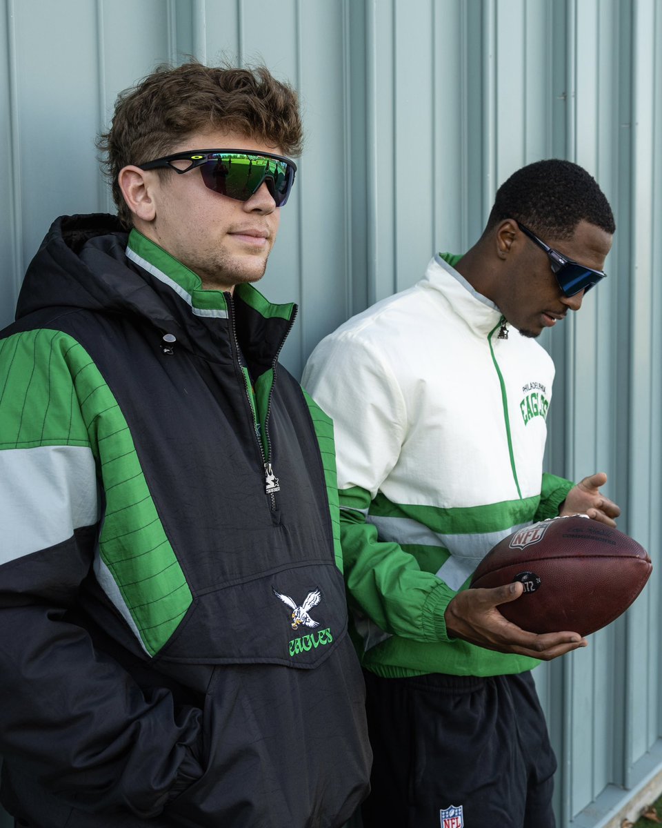 Eagles's tweet photo. These two 😏 https://t.co/ub4wfHIRQg