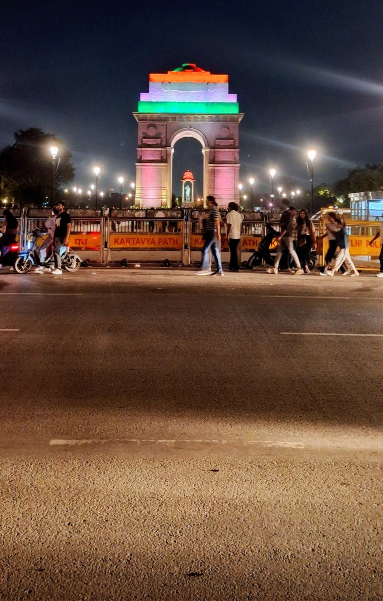 ransomredrum's tweet photo. On a late night spin, to the Centre !
Less of crowd, more of vastness !!
With a customary gedi of CP
A night well spent, and counting...
#ConnaughtPlace
#IndiaGate
#RashtrapatiBhavan
#Janpath
#Delhi
#OutForASpin
#EnjoyingTheDrive
#SeeAndCelebrate
@Theme_pic_India https://t.co/G8VhSy6tG7