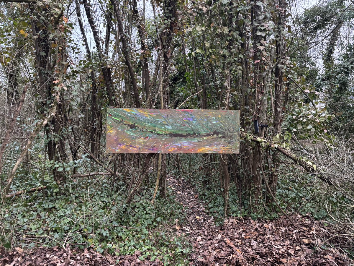 BlockNature4's tweet photo. 🌿🎨 Fier de partager mon dernier tableau, suspendu au cœur de la forêt ! Les couleurs dansent entre les arbres, un dialogue entre art et nature. Qu’en pensez-vous ? 🍂 #ArtEnNature #Peinture #SaladinArtiste https://t.co/s7THoe7Avc