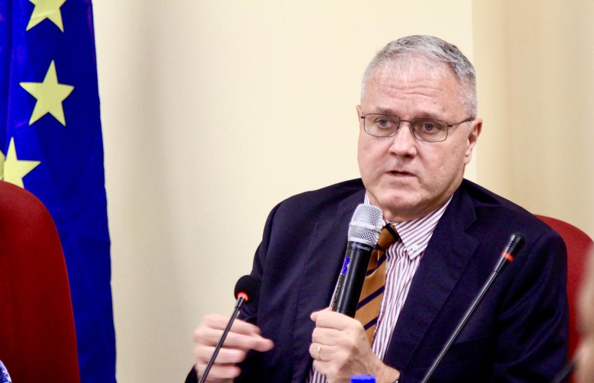 PharelKesner's tweet photo. Emission Investir @PharelKesner du 15 mars 2025. La Grande Interview: Stefano Gatto, Amb. de l’UE en Haïti, explique la reprise de l’appui budgétaire dans le décret budg.  rectificatif pour l’exercice en cours. 4 h pm sur Macaya, Métropole, RG 80, Brise FM, ProFin TV (YouTube) https://t.co/QJcGUg31w7