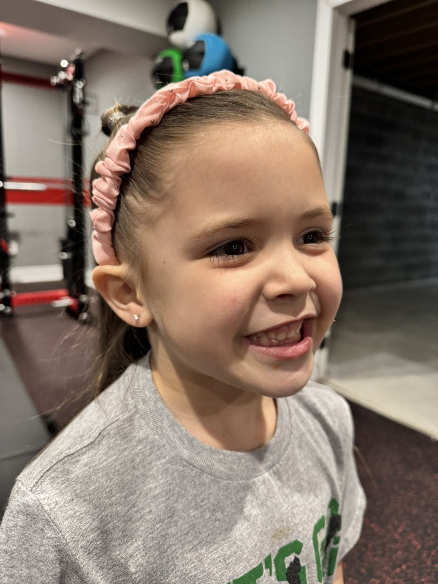 Tbilsza's tweet photo. My princess is not a baby anymore 😔 Growing way too fast. #EarsPierced https://t.co/671tloh49l