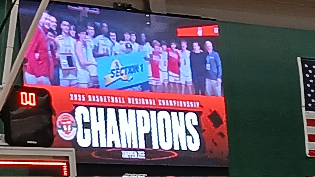rayteodora1's tweet photo. @NYSPHSAA @ryegbball @NyMetroScout @MaxPreps @nysswa @SecOneAthletics @RyeAthletics @AlMercado8 @TZhoops @NYS_Basketball @LIBLITZ @VarsityMedia @eliovelez @TZeeAthletics @XavierLeveille7 Tappan Zee SURVIVES to play another day! 
🚨FINAL:
@TZhoops 44
Baldwin 38
The Dutchmen are Regional FINALS Champions! 
With the win, @TZeeAthletics is headed to Binghamton for the @NYSPHSAA Class AA Semifinals on Thursday 3/20 2:30 PM vs IV Binghamton who beat Lourdes 70-63! https://t.co/joB31HfJzK