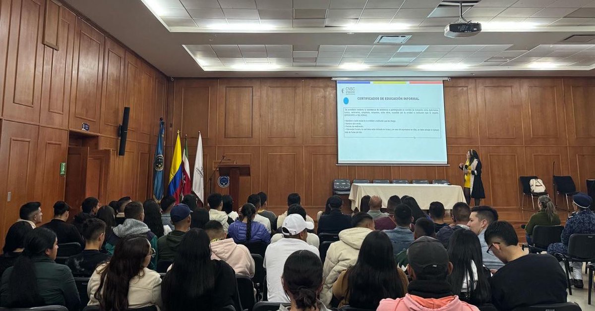 CNSCColombia's tweet photo. Estuvimos en #Tunja, en una nueva jornada de socialización del #ProcesoSelecciónCNSC INPEC 11, que ofertará 1.200 vacantes, 900 para ingresar al @INPEC_Colombia en el cargo de Dragoneante y al cual pueden inscribirse jóvenes bachilleres entre los 18 y 25 años, sin experiencia. https://t.co/hMbKKDaMsh