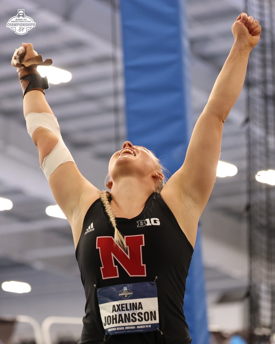 NCAATrackField's tweet photo. Women’s Shot Put Champion 

🥇 Axelina Johansson (@HuskerTFXC)
📊 19.28m (63-3¼)

#NCAATF https://t.co/G7AayhU9uk