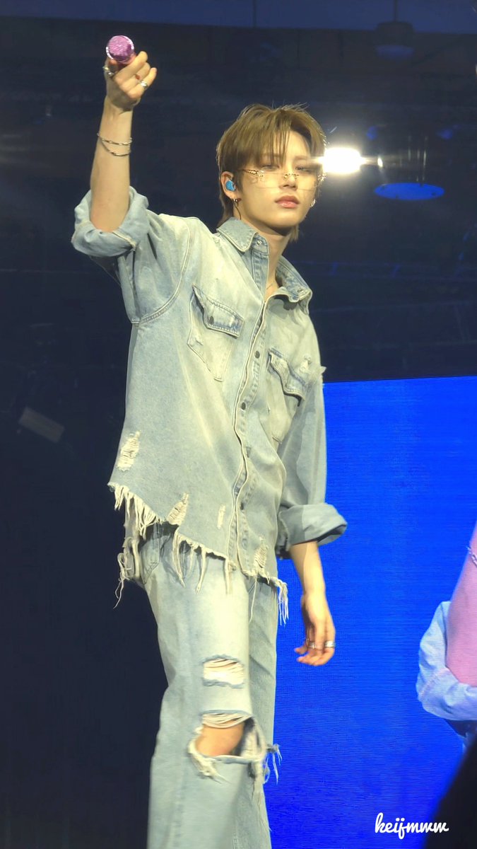keijmww's tweet photo. 250315 Sound Check 👓💕 

#BOYNEXTDOOR #TAESAN #보이넥스트도어 #태산 #KNOCK_ON_Vol_1_IN_SG 
#BOYNEXTDOORinSG
~no reupload/edit~ https://t.co/xmzbI0f43z
