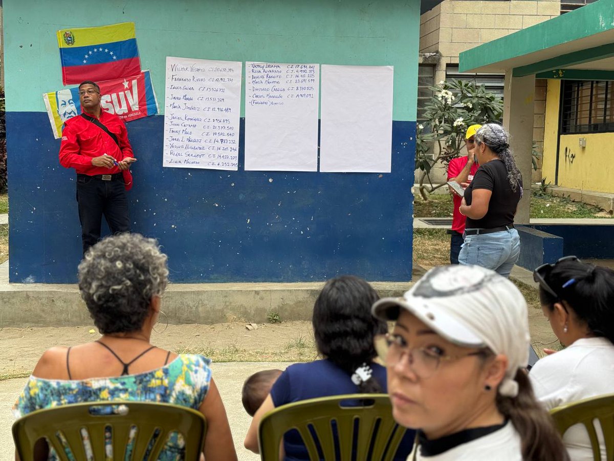 CARACAS 🚩

Este es el ambiente que se vive en el Urbanismo. Simón Bolívar (Ciudad Tiuna) en la parroquia El Valle.

#AsambleasDeBase