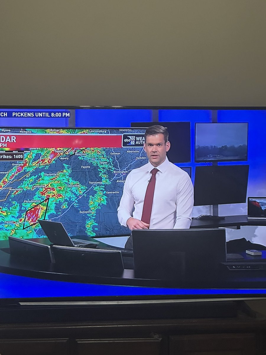 DaddyHashtag_'s tweet image. Bros giving Clark Kent vibes. @spann @abc3340