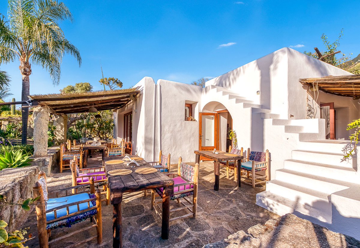 Thanks to its green spirit and business wisdom, Villa &amp; Giardini Ravino was recognized by the Tourist Commission of the European Parliament and Council of Europe Observatory in 2010 “for being the most distinguished hosting activity in southern Italy, in the area of tourism for