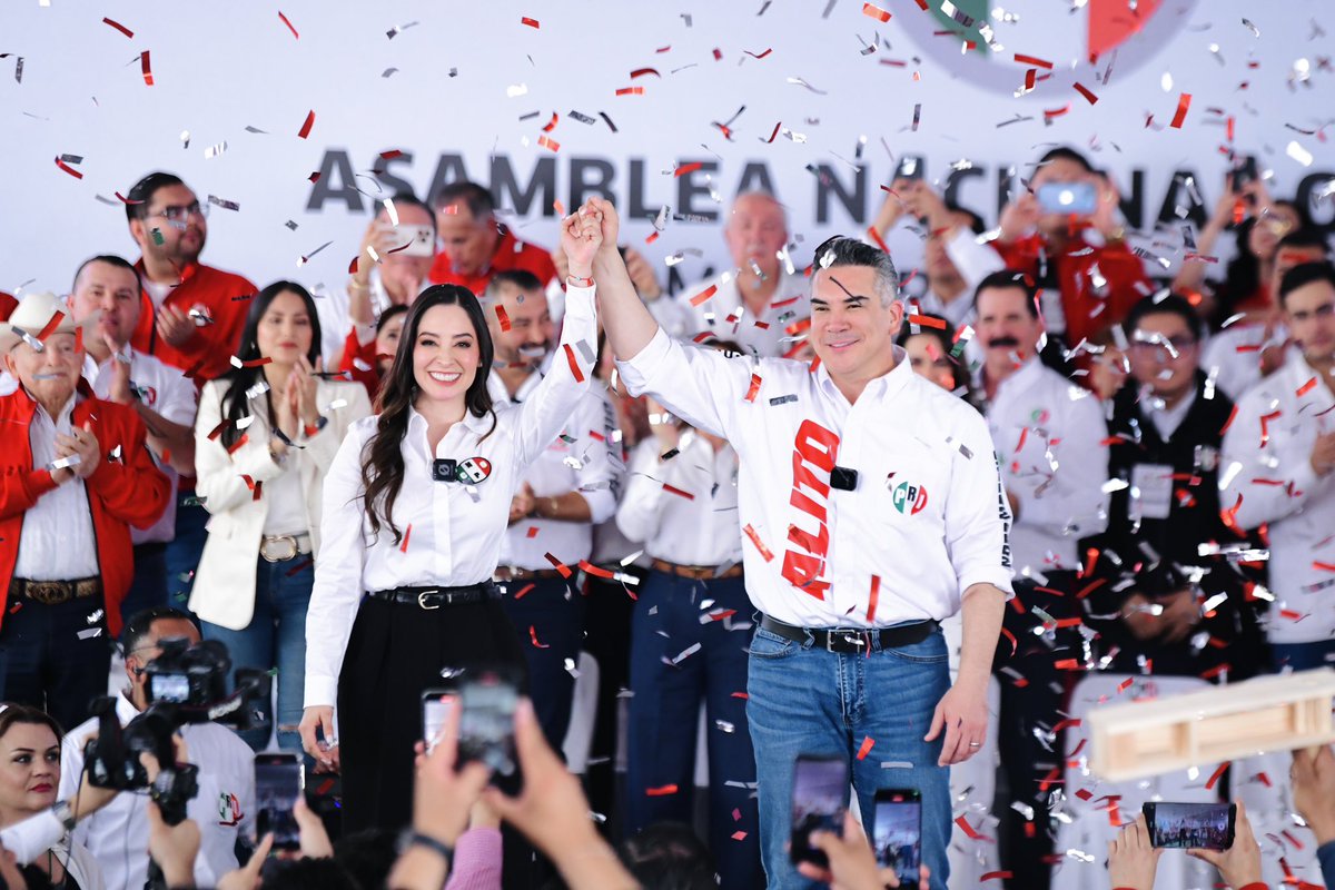 Nuestro Presidente <a href="/alitomorenoc/">Alejandro Moreno</a> tomó protesta a <a href="/fuensantaGuerr4/">Fuensanta Guerrero</a> como Secretaria General de la <a href="/CNOPNacional/">CNOP Nacional</a>, en un evento donde estuvo arropada por liderazgos de todos los estados y cientos de delegadas y delegados que le brindaron su confianza para asumir esta gran