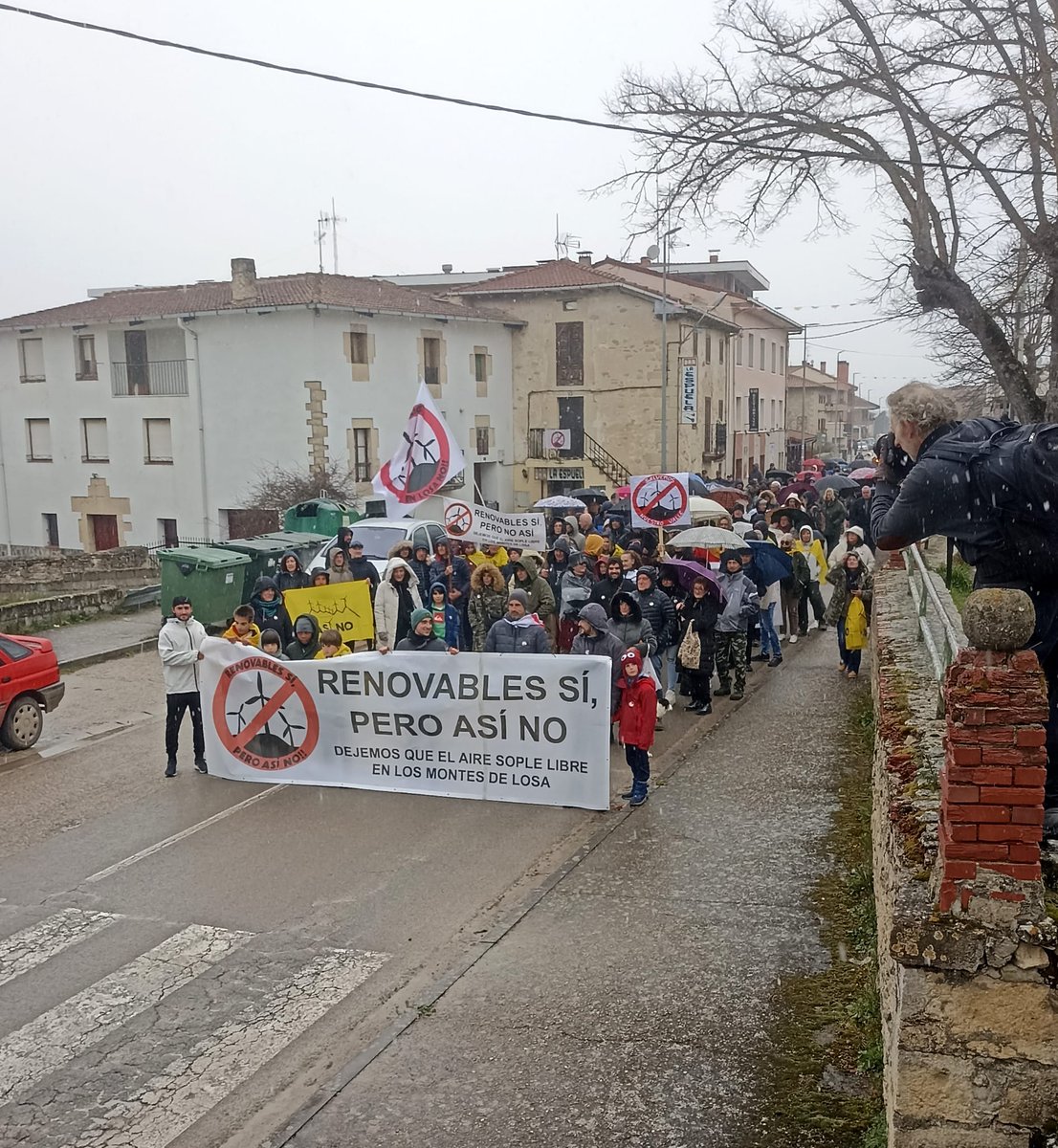 A pesar del frío y la nieve
En el Valle de Losa dicen "NO, ASÍ NO"
a los macroproyectos eólicos que quieren destruir su territorio

#MerindadesdiceASINO