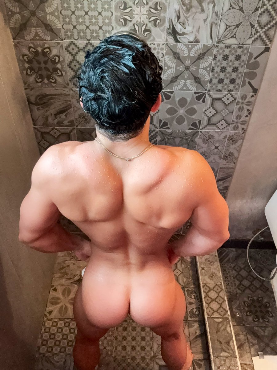 Subscribe and the towel will drop 🤯🫣
Onlyfans.com/gymnastkid589