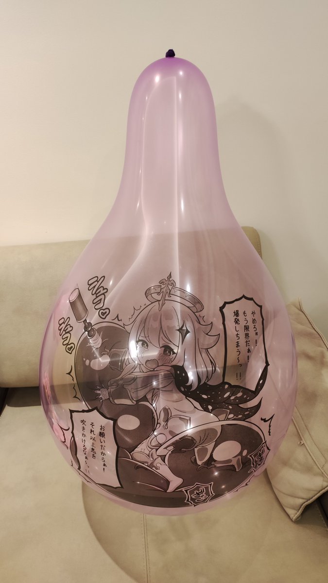 Finally received these Paimon balloons from <a href="/CuteBalloonsSTU/">萌球工作室</a> (it's been a while because of the whole mail forwarding from Japan and such)
While Paimon here looks extremely distressed about what's about to happen to the balloon, I still find the picture kinda funny, ngl.