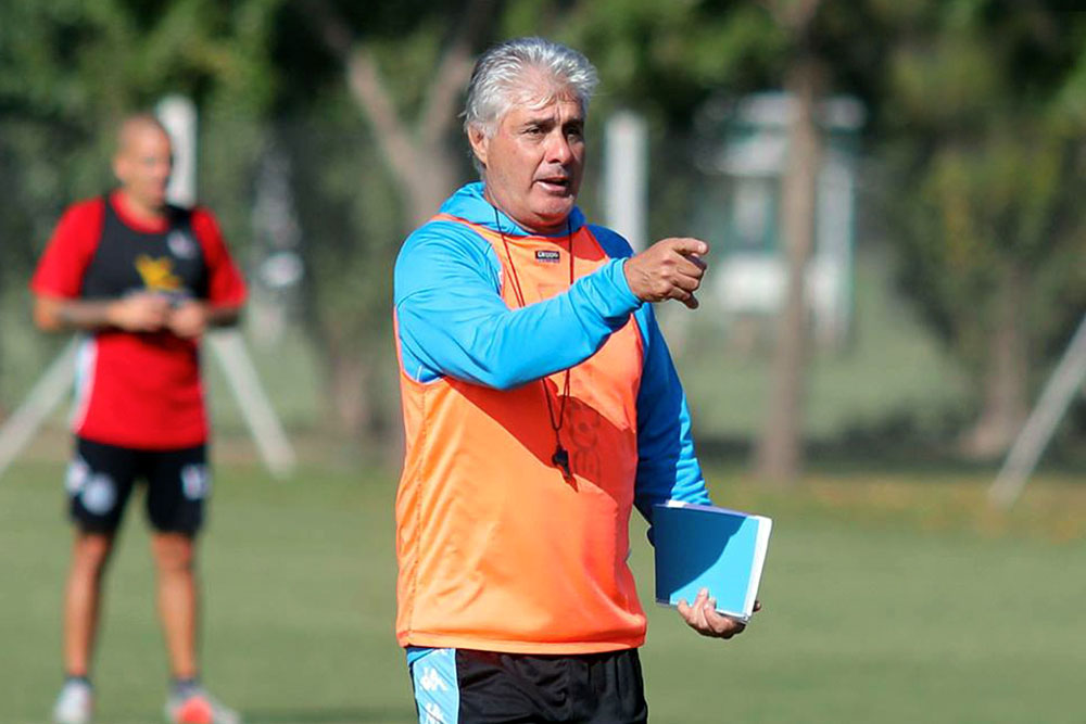 "Siempre hay agentes del fútbol internacional observando. Pero los chicos no juegan pensando en su futuro. Vienen por la gloria", contó Constantin desde Paraguay, donde #Belgrano aguarda para jugar el partido por el tercer puesto de la Libertadores sub-20.