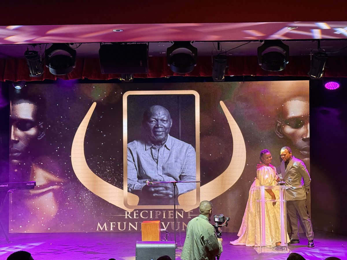 Mfundi Vundla, vervaardiger van SABC1 se “Generations” en mede-vervaardiger van kykNET se “Binnelanders” word vereer by #JFF2025 ⁦<a href="/MonSpek1/">RSG Aktueel</a>⁩ ⁦<a href="/zarsg/">RSG 100-104FM</a>⁩ ⁦<a href="/bioskoopfilms/">Bioskoop</a>⁩