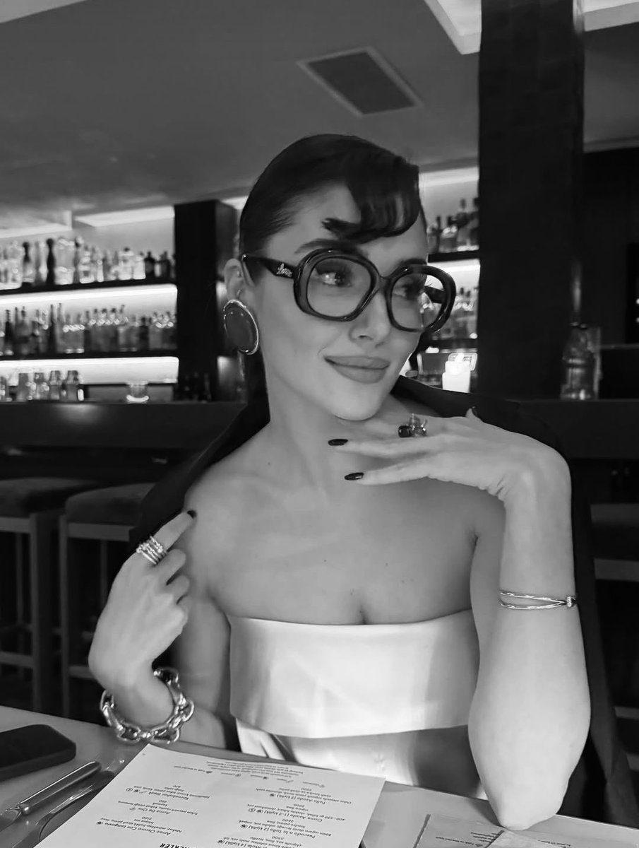 handepictures's tweet photo. Never not looking so expensive and classy! ✨ — #HandeErçel https://t.co/kYrzWSLKRO