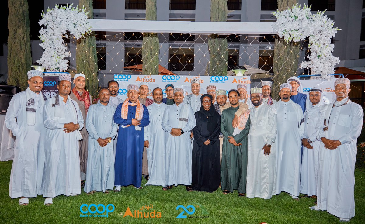 Coopbankoromia's tweet photo. Our bank hosted Iftar programs for its Coopbank Alhuda customers in Adama city today  

#IftarWithCoopbankAlhuda #Coopbank #Coopbank20thAnniversary #20YearsOfGrowthAndEmpowerment #Project20For20 #Iftar #Adama https://t.co/5deVdIq27U