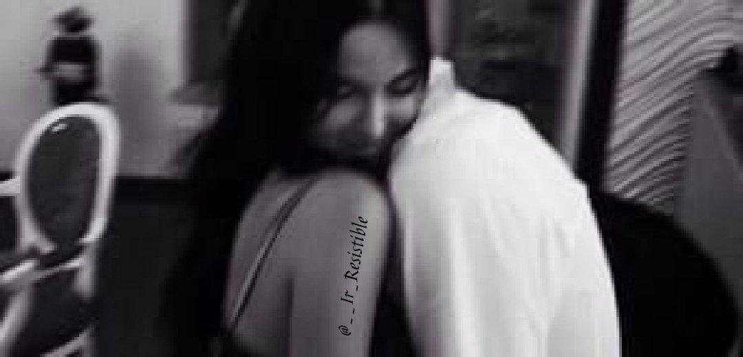 "Solumun..

En rahat köşesine bağdaş kuran adam..

Varlığına Elhamdülillah"..❦..