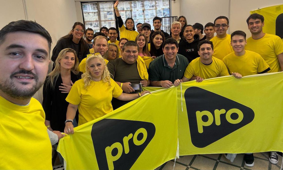 JuventudProC1's tweet photo. Este sábado salimos a escuchar a los vecinos de San nicolás @ProCiudadBsAs  💛 https://t.co/OlxZR7ekHI