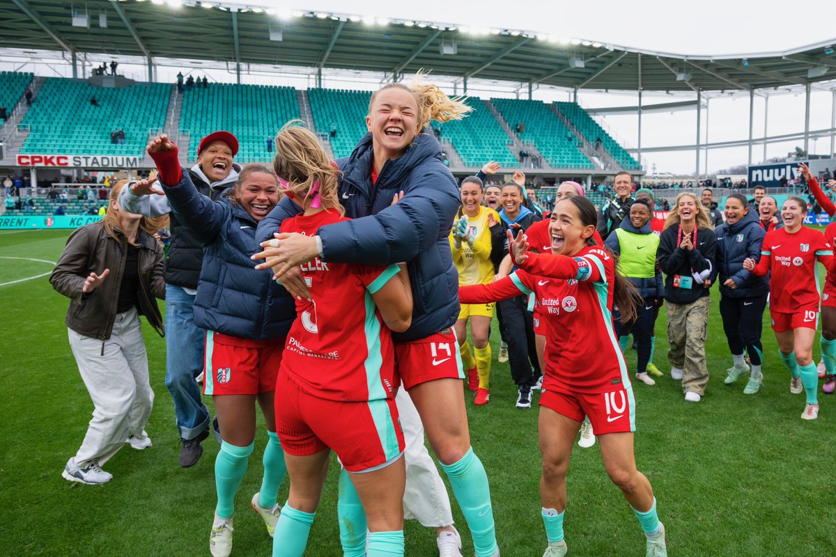 thekccurrent's tweet image. A moment you never forget 🥹

@elliewheelzz x @RomanBravoYoung