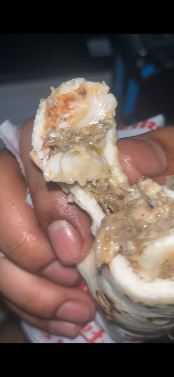 mohitsgonnago's tweet photo. @Help_at_Faasos 
@faasos 
I just found a bug in my chicken roll. That’s exactly what I was craving—some extra protein, right? Can you please tell me what I’m supposed to do now? https://t.co/FeZQqKKLhz