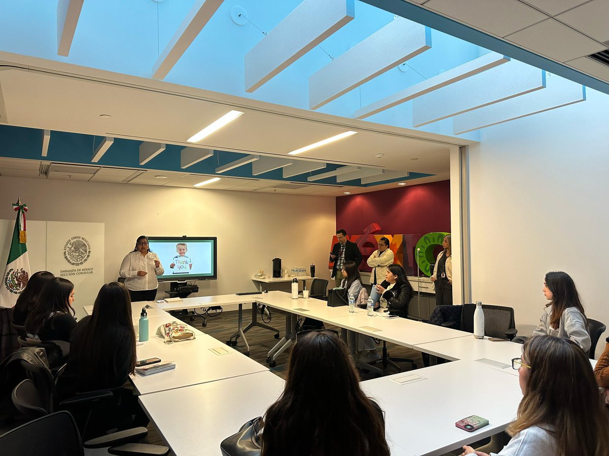 ConsulMexWas's tweet photo. Hoy llevamos a cabo una jornada informativa para Au Pairs, donde compartimos información clave sobre impuestos, salud y migración. ¡Gracias a los ponentes y a las participantes, que se informaron para tener una experiencia más segura y exitosa en 🇺🇸! 
#AuPairProgram https://t.co/rnRXGmuohw