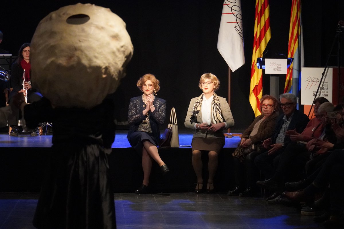 🎙️ Cultura, emoció, tradició i festa!

🎶🥁🎷🎻 Així hem viscut la jornada i festival de proclamació d'#OlotCapitalSardana25 amb <a href="/LaQuartaParet/">LaQuartaParet</a> amb la faràndula de la ciutat, <a href="/EsbartOlot/">Esbart Olot</a>, <a href="/MAndurell/">Marc Andurell</a> i molt més.

ℹ️Descobriu-ho tot aquí: olot.cat/pl217/ajuntame…

#AjuntamentOlot