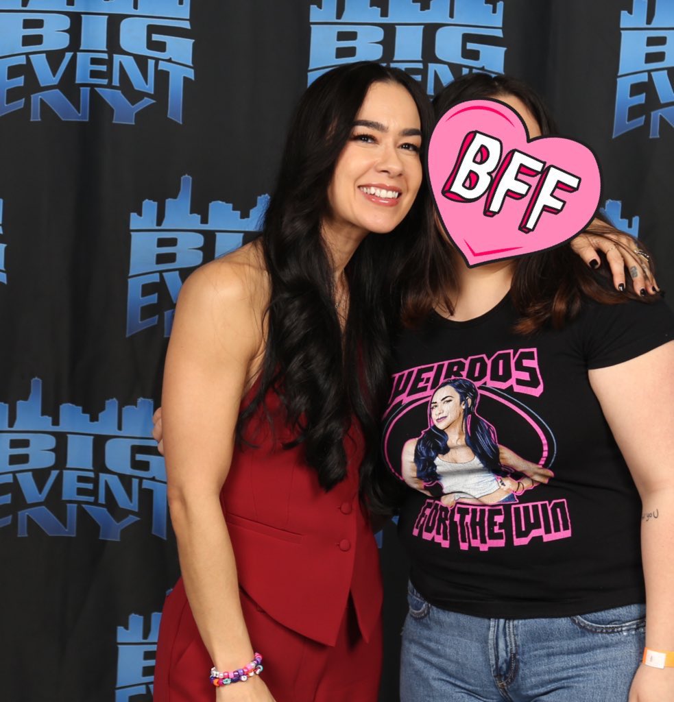 punksaj's tweet image. reunited with mama it’s the best day ever 😭🩷 @theajmendez