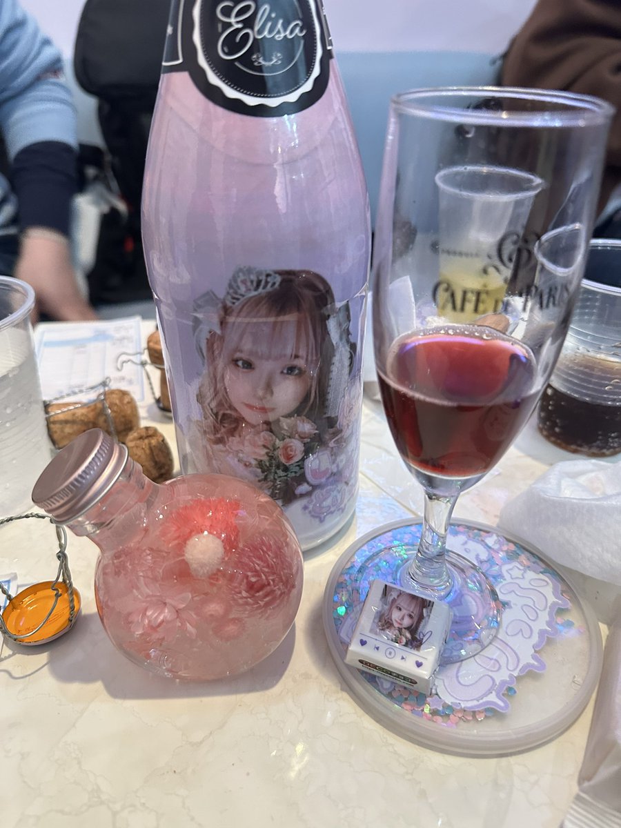 carbonatda's tweet photo. のんたむコンカフェゲスト活動に参加できて非常に嬉しいです。周りの人たちはとても親切で、私は日本語と英語が話せませんが、コミュニケーションのためにみんなスマホのGoogle翻訳を使いました。画面がとても面白かったです。（Google翻訳) https://t.co/IYUGhK1iLn