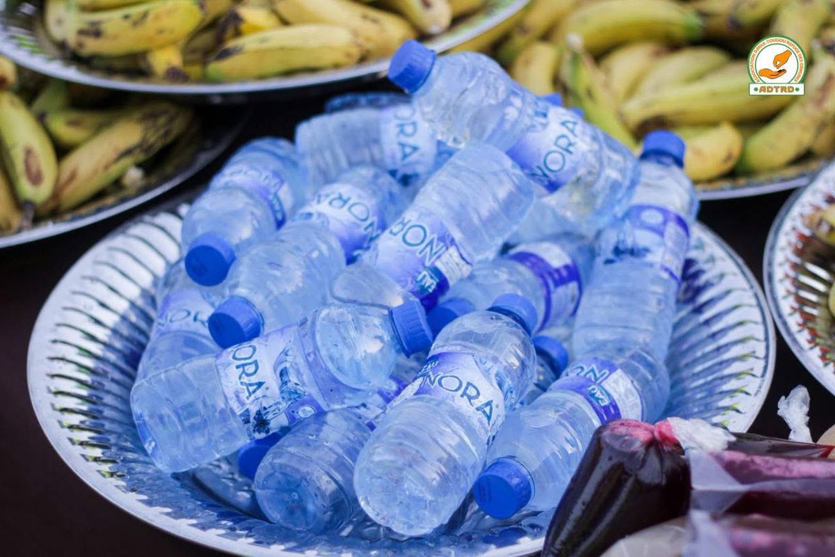 ADjiguitou61340's tweet photo. 15ème journée du mois béni du  ramadan ! 
Association Djigui_tougou, dans son objectif de  rompre le jeûne avec les fidèles musulmans. 
✨Remerciement à tous nos donateurs et partenaires. 
🌛 Pour vos dons via transaction contactez les numéros suivants : 76 60 32 96 / 72 10 79 94 https://t.co/KZ7rr2M3NP