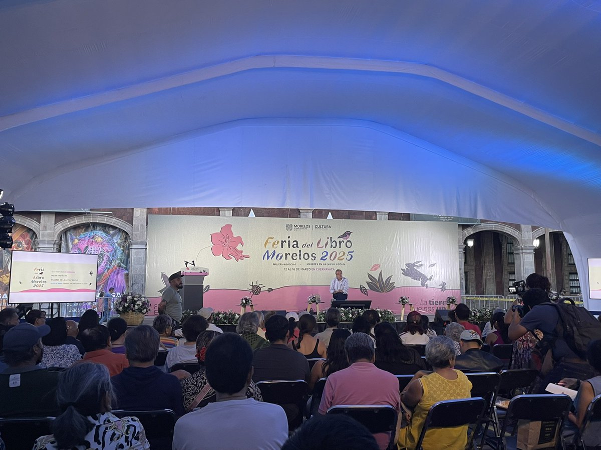 Sábado por la tarde y la plaza pública de #Cuernavaca habitada por historias, conversaciones y utopías. 

🤍 <a href="/Cultura_Morelos/">Secretaría de Cultura Morelos</a>